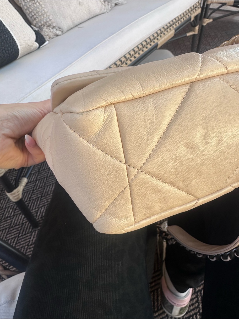 Chanel Large 19 Flap Bag cream Beige Lambskin Mixed Hardware 100% authentic - Picture 8 of 13
